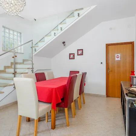 Awesome Home In Veprinac With Kitchen Veprinac