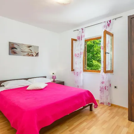 Awesome Home In Veprinac With Kitchen *