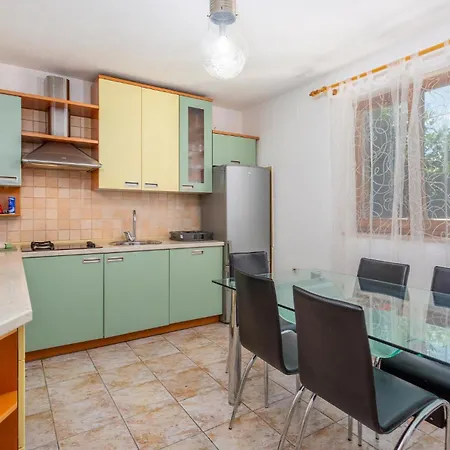 Awesome Home In Veprinac With Kitchen *